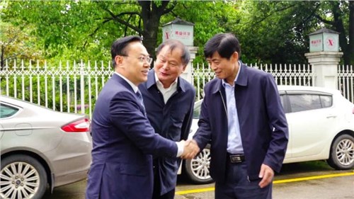 湖南師范大學(xué)校長(zhǎng)劉仲華院士、副校長(zhǎng)唐賢清一行蒞臨集團(tuán)益陽(yáng)茶廠調(diào)研指導(dǎo)
